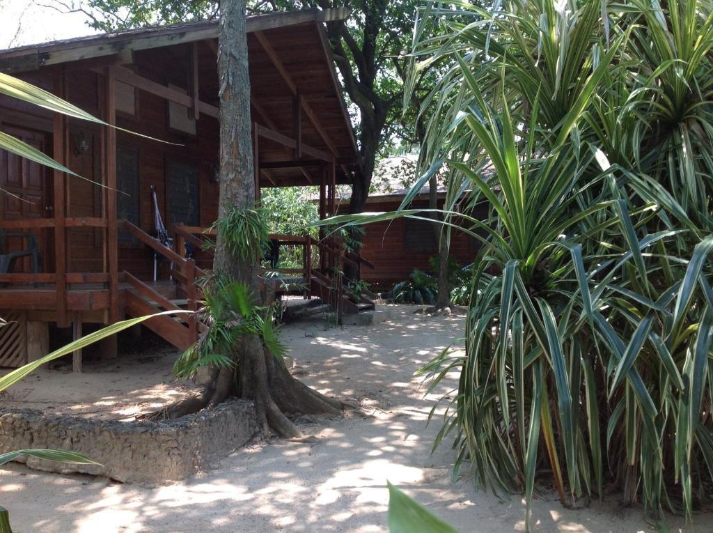 Half Moon Resort (Adults Only) West End Exterior foto